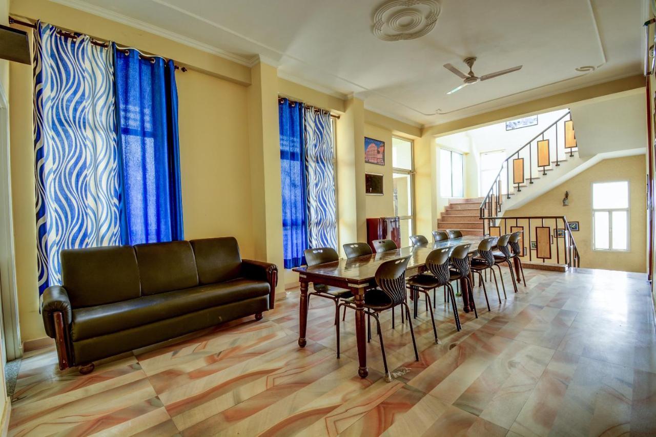 Oyo Hotel Prayag Джайпур Екстериор снимка